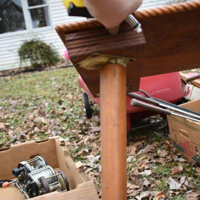 Lot O-38: Small Table with Great Mid-Century Modern Legs