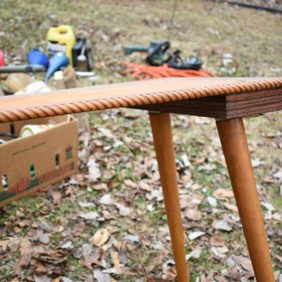 Lot O-38: Small Table with Great Mid-Century Modern Legs