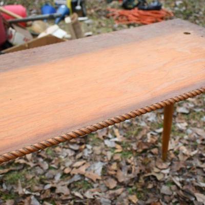 Lot O-38: Small Table with Great Mid-Century Modern Legs