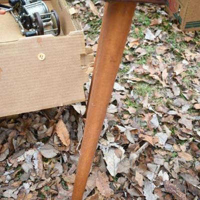Lot O-38: Small Table with Great Mid-Century Modern Legs