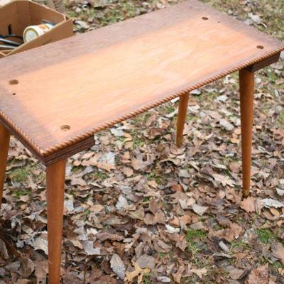 Lot O-38: Small Table with Great Mid-Century Modern Legs