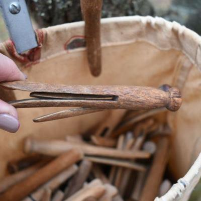 Lot O-39: Champion Vintage Clothes Pin Bag