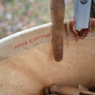Lot O-39: Champion Vintage Clothes Pin Bag