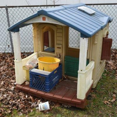 Lot O-45: Fisher Price Play House