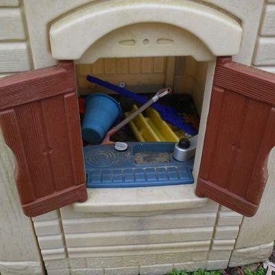 Lot O-45: Fisher Price Play House