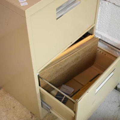 Lot B-262: Legal Size 2 Drawer Metal Filing Cabinet