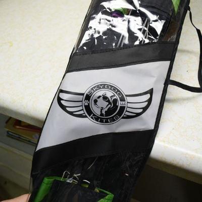 Lot B-314:  Skydog Box Kite