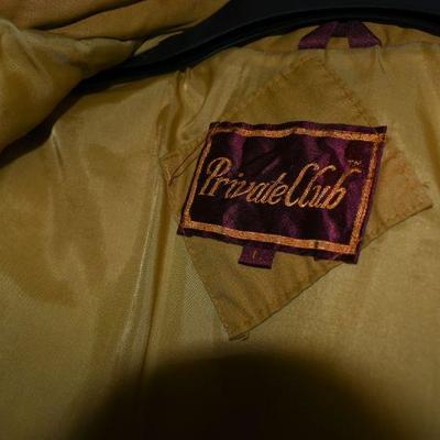 Lot B-248:  Men's Outerware