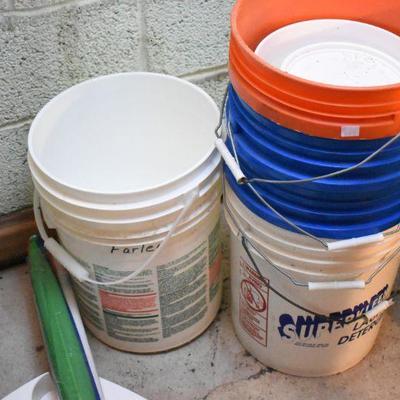 Lot B-252: Buckets