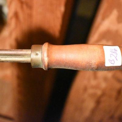 Lot B-286: Houchin Gas Lamp Lighter