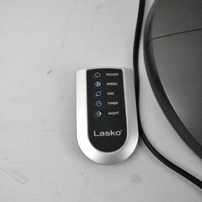 Lasko Oscillating Fan w/ Remote. Cosmetic Damage. Works