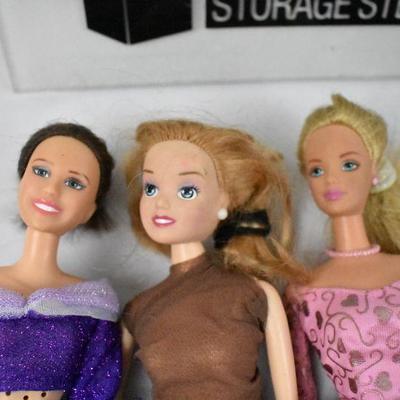 11 Barbie Dolls