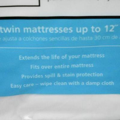 Mainstays Twin Mattress Protector: Waterproof, Fitted Vinyl - New