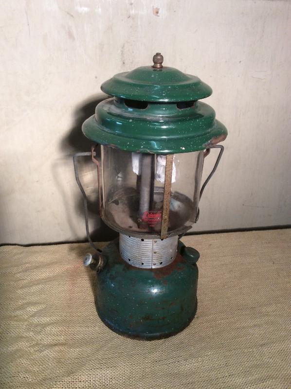 Vintage coleman lantern best sale