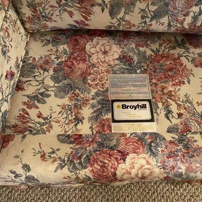 Beautiful floral Broyhill couch