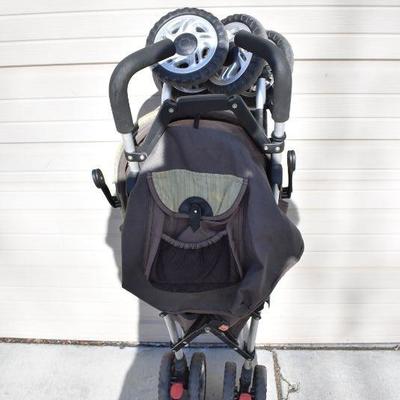 Mia Moda Collapsible Stroller, Green & Brown - Only broken piece is the footrest