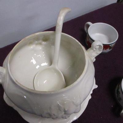 Lot 27 - Ceramic Soup Tureen With Spoon & Underplate