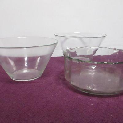 Lot 28 - Heavy Glass Dessert or Salad Bowls