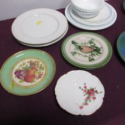 Lot 39 - Collection Of Dinner & Wall Display Plates