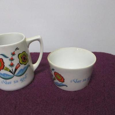 Lot 41 - China Tea Cups & Saucers & Bowls