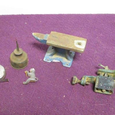 Lot 49 - Vintage Items