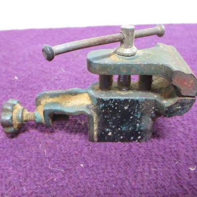 Lot 49 - Vintage Items