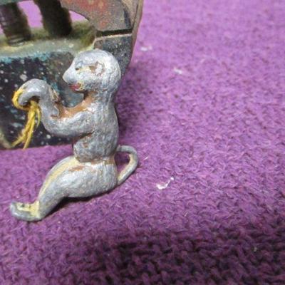 Lot 49 - Vintage Items