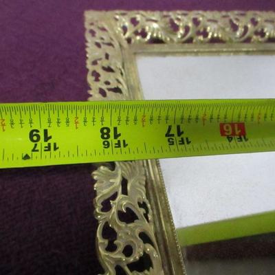 Lot 54 - Dressing Vanity Displays