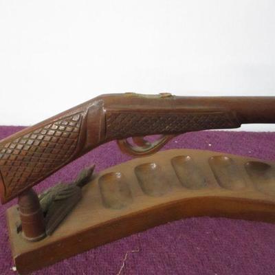 Lot 86 - Pipe Holder Gun Shaped