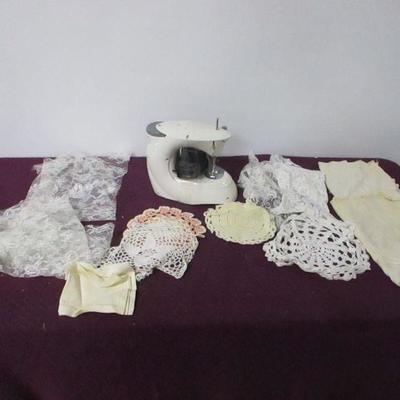 Lot 88 - Living Solutions Sewing Machine & Handmade Items