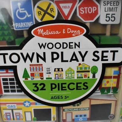 Melissa & Doug Wooden Town Play Set With Storage Tray 32 Pieces - New