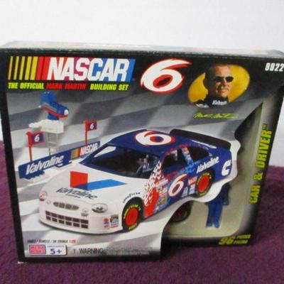 Lot 15 - NASCAR #6 Mark Martin: Building Set Stock Car & Driver Mega Blocks 1:29 Scale