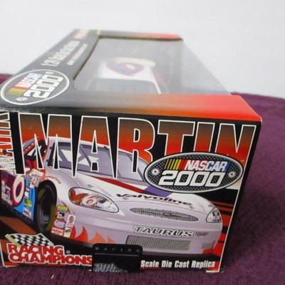 Lot 21 - 2000 Racing Champions #6 Mark Martin Valvoline 1:24 Car Preview