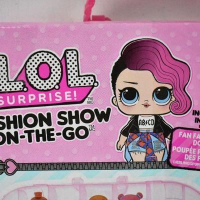 L.O.L. Surprise! Fashion Show On-The-Go Storage/Playset - New
