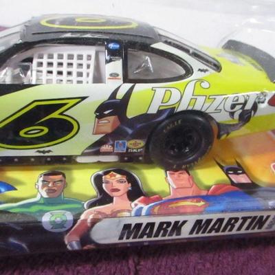 Lot 35 - Hot Wheels Justice League Mark Martin Batman Nascar Car 1:24