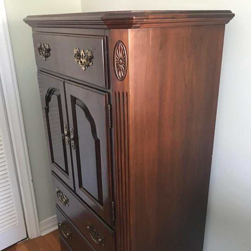 Lot 154 Ethan Allen Gentleman’s Dressing