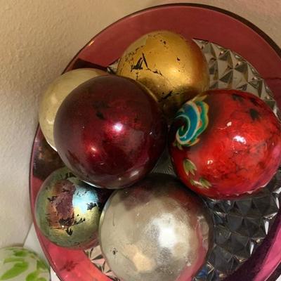 Decorative spheres paper maiche 