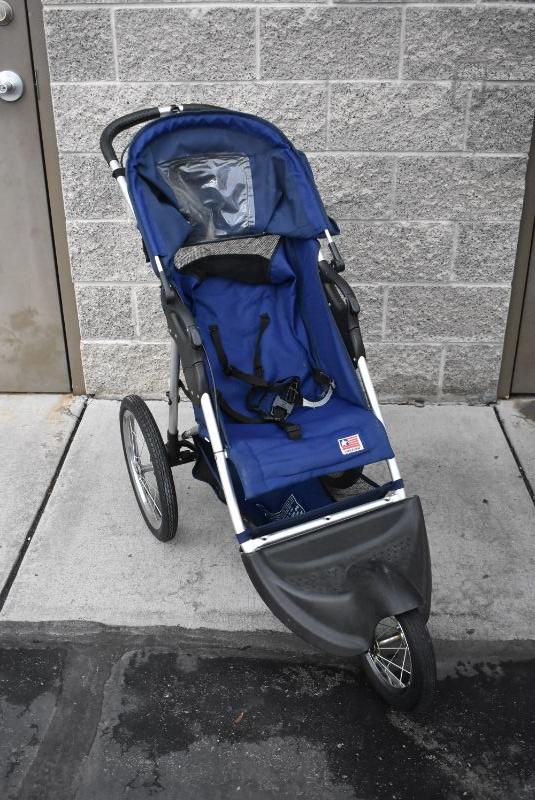 Baby Trend 3 Wheel Stroller. Navy Blue Tires Need Air