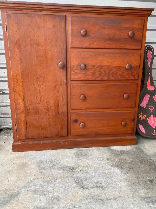 Lot 1 Pine Dresser With 4 Drawers And Shelves Estatesales Org