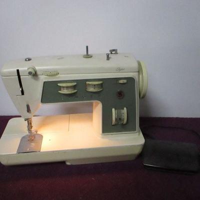 Lot 101 - Singer Stylist Sewing Machine