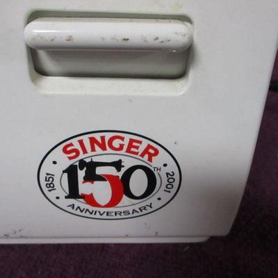 Lot 103 - Singer Sewing Machine Model 1116