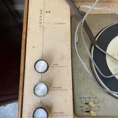 Lot 6 Silvertone Syntronic Turn Table in case