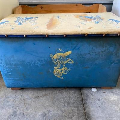 Lot 18 Toy Chest Wood/Covered 