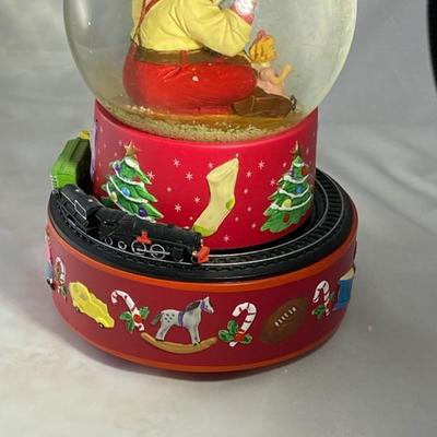 Lot 33 Snow Globe -Coca Cola Santa with music box