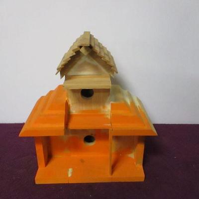 Lot 113 - Birdhouse
