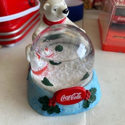 Lot 64 Coca Cola Polar Bear Snow Globe