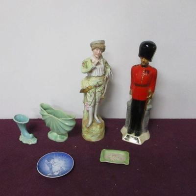 Lot 122 - Porcelain/Ceramic Home Decor 