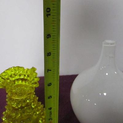 Lot 128 - 70's Hobnail Glass & White Vases