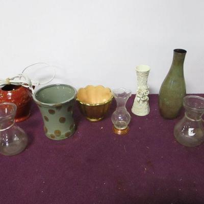 Lot 129 - Variety of Vases