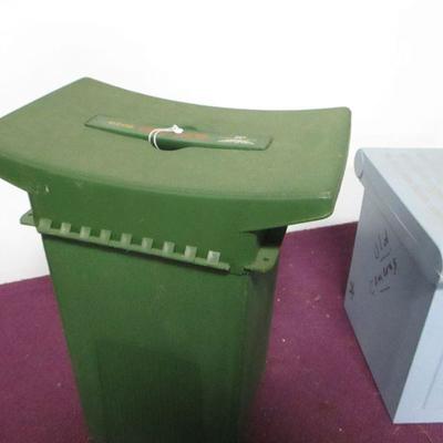 Lot 150 - Fenwick Sport Seat 9050 & Storage File